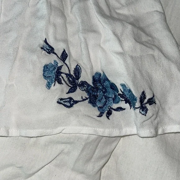 NWT Pacsun Lottie Moss White Romper Blue Floral Embroideries - Picture 2 of 3